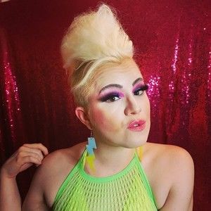 Meet your Posher, Mia